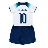Maglie da calcio Inghilterra Raheem Sterling #10 Prima Maglia Bambino Mondiali 2022 Manica Corta (+ Pantaloni corti)